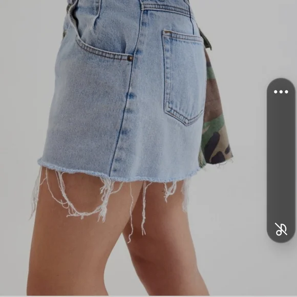 URBAN RENEWAL Asymmetrical Blue & Green denim half camo mini skirt - Picture 4 of 5